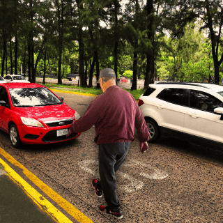 ¿A qué edad se debe dejar de manejar?