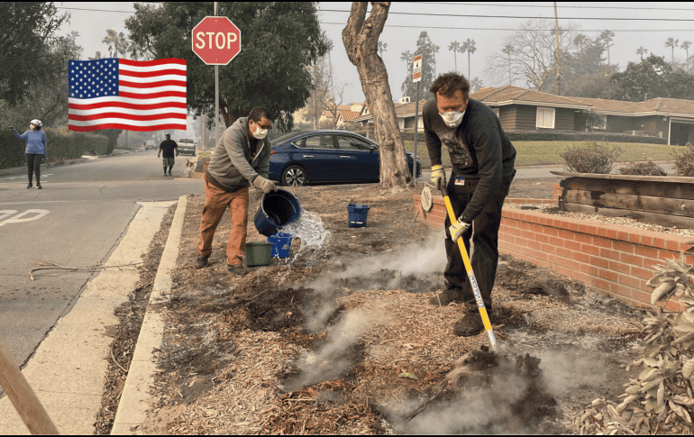 Residentes afectados por los históricos incendios de Los Ángeles trataban de salvar sus hogares y al fin pueden volver a ellos. EFE/ A. M. Varón