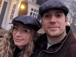 Cavill y Viscuso hicieron su relación oficial a través de un mensaje en la red social Instagram en abril de 2021. INSTAGRAM/@henrycavill