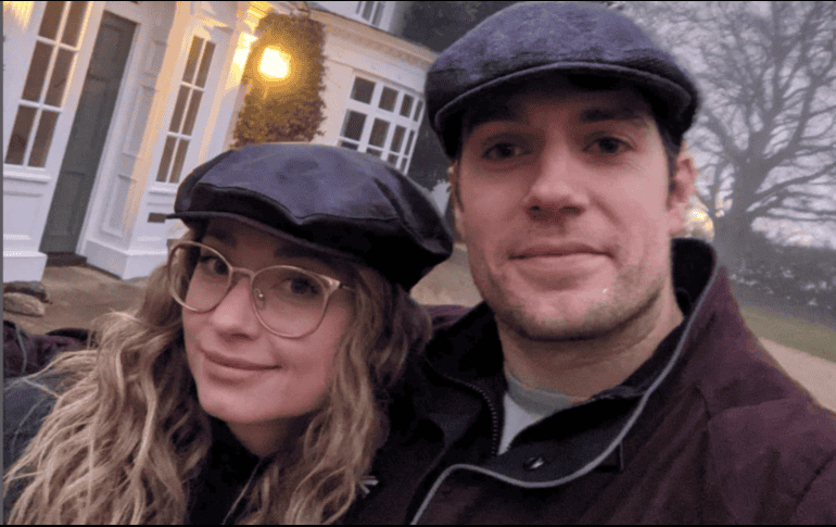 Cavill y Viscuso hicieron su relación oficial a través de un mensaje en la red social Instagram en abril de 2021. INSTAGRAM/@henrycavill