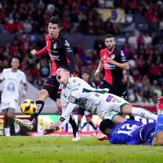 James Rodríguez y León apagan la fiesta rojinegra en el Jalisco