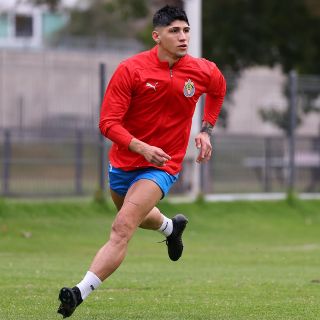 Alan Pulido apunta a regresar a la actividad a finales de enero