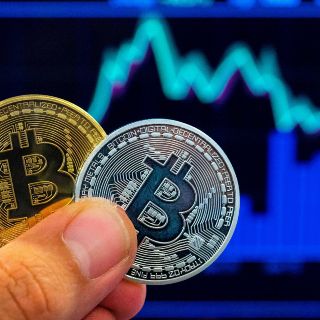 Bitcoin se dispara en día toma de protesta de Trump