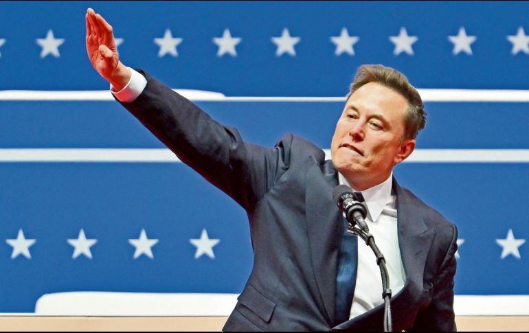 El sudafricano hizo un ademán que recordó al saludo nazi, aunque el negó tener esa intención. AFP