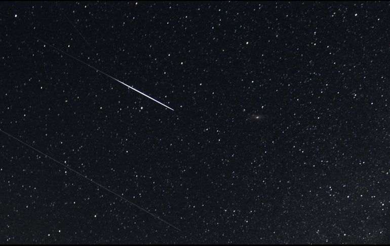 Los meteoros son rocas espaciales que se encienden al entrar en la atmósfera terrestre debido a la fricción. EFE/Archivo