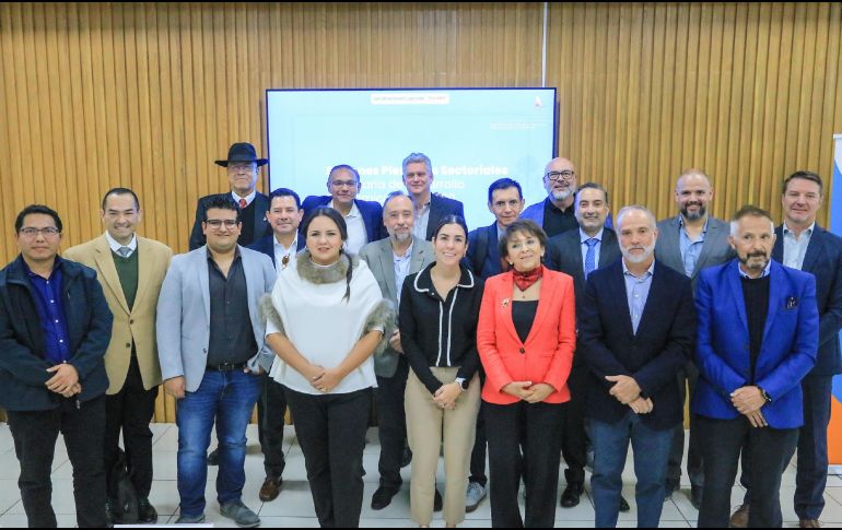 La primera sesión se llevó a cabo con el sector de semiconductores, y participaron diversas empresas. ESPECIAL / GOBIERNO DE JALISCO