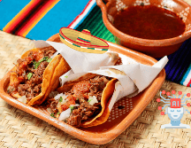 La birria tradicional de Jalisco también puede disfrutarse en otras presentaciones. ESPECIAL/CANVA