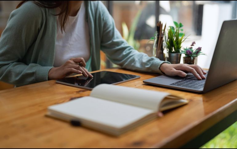 Muchas personas ponen por delante sus gustos personales, sus habilidades innatas, o las recomendaciones de otras personas para decidir qué tipo de estudios seguir. ESPECIAL / CANVA