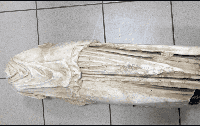 La estatua fue encontrada en una bolsa de basura. AP / Policía Griega