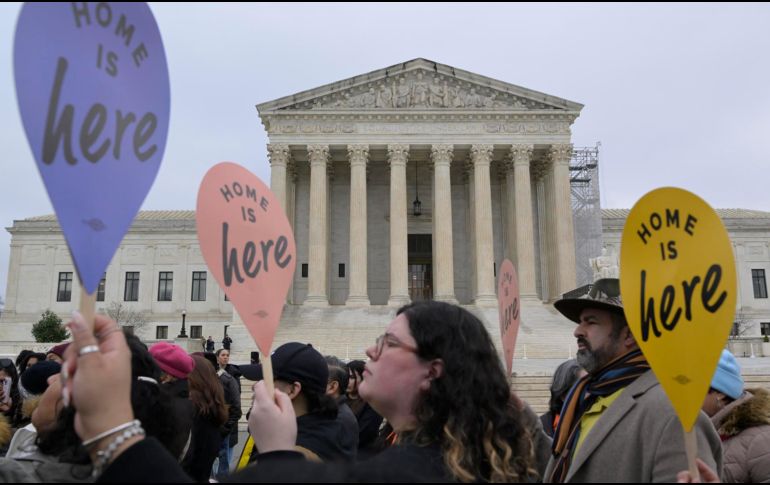 La iniciativa fue aprobada hoy en el pleno de la Cámara con 262 votos a favor, incluidos los de la bancada republicana y 46 legisladores demócratas, frente a 156 votos en contra. EFE/L. Nolly.