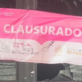 Policía de Guadalajara clausura un comercio abusivo en la colonia Americana