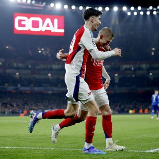 Arsenal y Milán tienen un pie en los octavos de final de Champions League