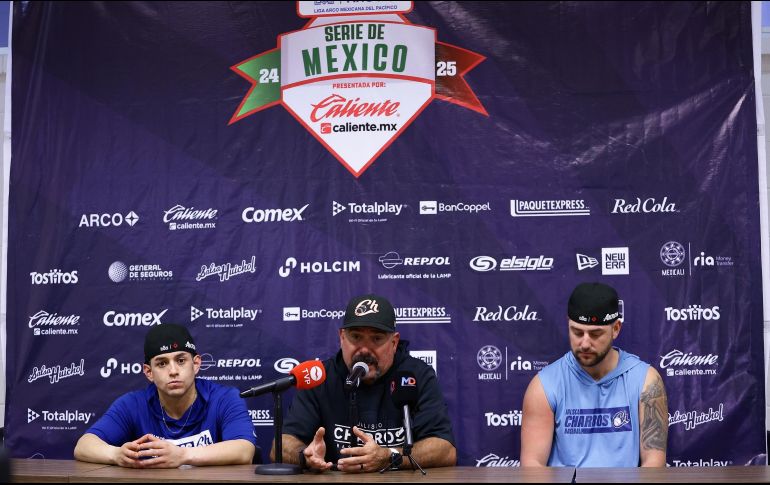 Carlos Mendívil, Benjamín Gil y Trevor Clifton en la conferencia de prensa posterior al juego. COTRTESÍA/Charros de Jalisco