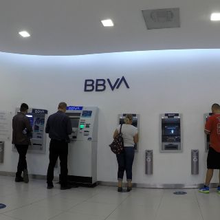 ¿Cuál es el monto máximo que se puede retirar en BBVA por día en 2025?