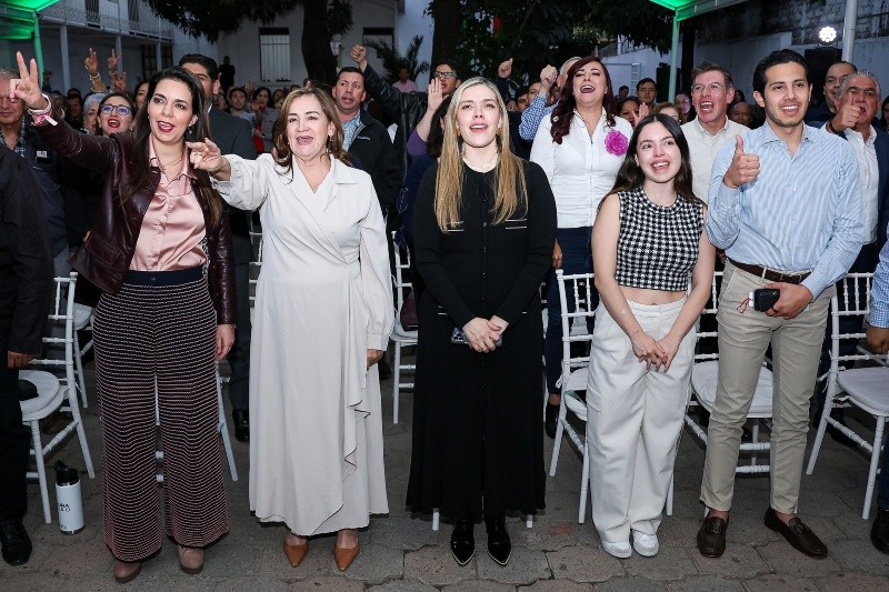 El homenaje cerró con un brindis colectivo. EL INFORMADOR/H. Figueroa.