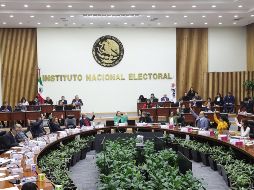 Por ejemplo, el acuerdo establece que las candidaturas y aspirantes tendrán prohibido realizar actos de campaña previo al periodo establecido. ESPECIAL / INE
