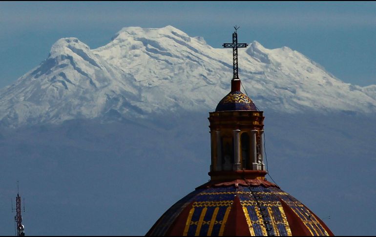 El SMN y la Conagua recomiendan a la población tomar precauciones debido a la caída de nieve, las lluvias torrenciales y el clima gélido. NTX / ARCHIVO