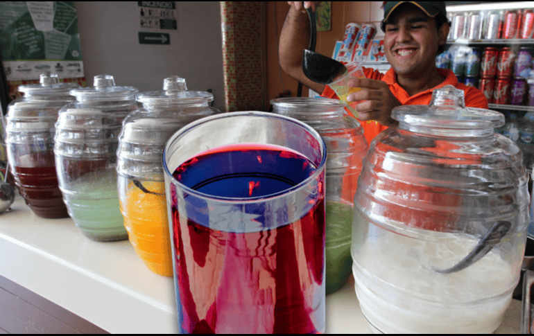 Una de la aguas frescas más populares en México es la de jamaica, además de rica, es popular porque aporta gran cantidad de vitaminas, minerales y propiedades antioxidantes y antiinflamatorias. EL INFORMADOR / ARCHIVO