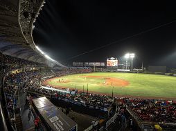 Tras dos emocionantes enfrentamientos, Charros de Jalisco y Tomateros de Culiacán llegan empatados a un triunfo por equipo, lo que promete un partido lleno de intensidad y grandes jugadas. INSTAGRAM / @charrosbeisbol