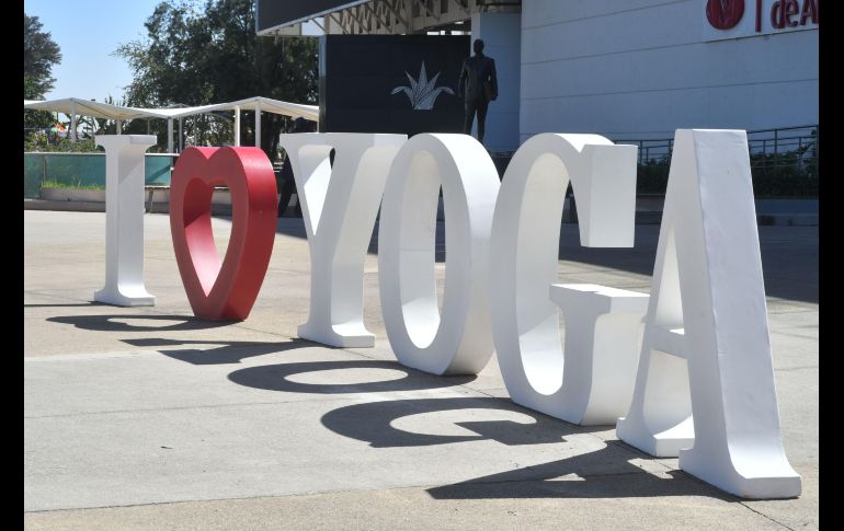 Asana Yoga Experience. GENTE BIEN • MARIFER RACHED.