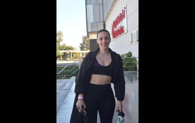 Deborah Kuri. GENTE BIEN • MARIFER RACHED.