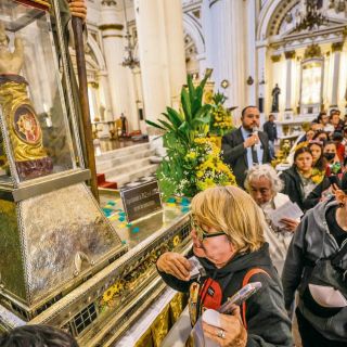 Miles visitan Catedral tapatía para ver reliquias de San Judas Tadeo
