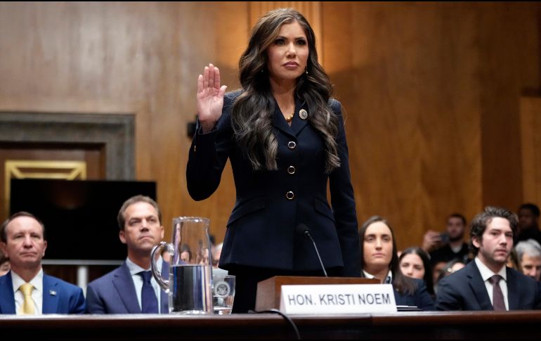 La gobernadora de Dakota del Sur, Kristi Noem, elegida por el presidente Donald Trump para secretaria de Seguridad Nacional. AP / ARCHIVO