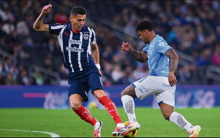 Moreno y Kennedy. Un aguerrido Monterrey no pudo con el Pachuca y su fortaleza. EFE/A. Jiménez