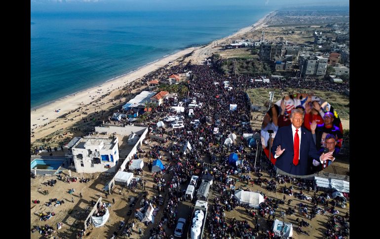 Los palestinos buscan cruzar del norte al sur de Gaza; pretenden regresar a sus casas. EFE / EPA / HAITHAM IMAD / ARCHIVO