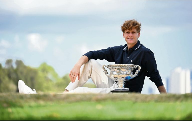 Jannik Sinner borró a Alexander Zverev para conseguir el bicampeonato en Melbourne. EFE