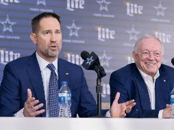 Brian Schottenheimer (izq.) fue el coordinador ofensivo de Dallas esta campaña. AP/T. Gutiérrez