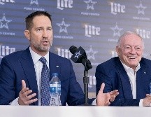 Brian Schottenheimer (izq.) fue el coordinador ofensivo de Dallas esta campaña. AP/T. Gutiérrez