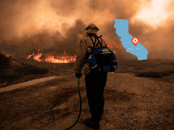 Bomberos trabajando para controlar el incendio de Silverado al sur de Los Ángeles, California, Estados Unidos. EFE/E. Laurent