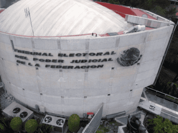 Con cuatro votos a favor y uno en contra de la magistrada, se anuló el acuerdo del INE que había establecido una cantidad única para todas las candidaturas. ESPECIAL/TEPJF