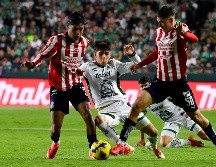 Las Chivas no pudieron superar ni las decisiones arbitrales ni las debilidades defensivas para sacar un resultado positivo. IMAGO7.