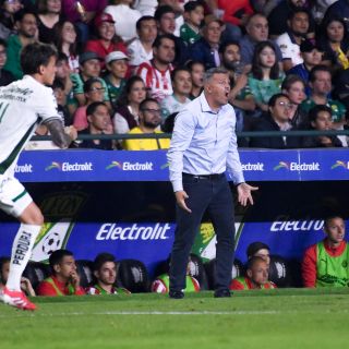 ¿Cuántos partidos de sanción tendrá el técnico de Chivas, Óscar García?