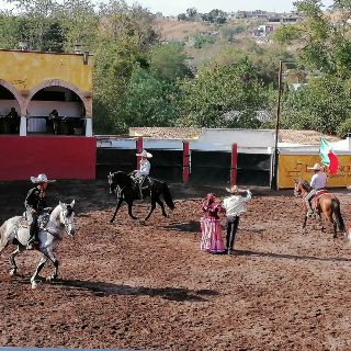 La Trrincheraa Cañadas: el folclore y sabor de México