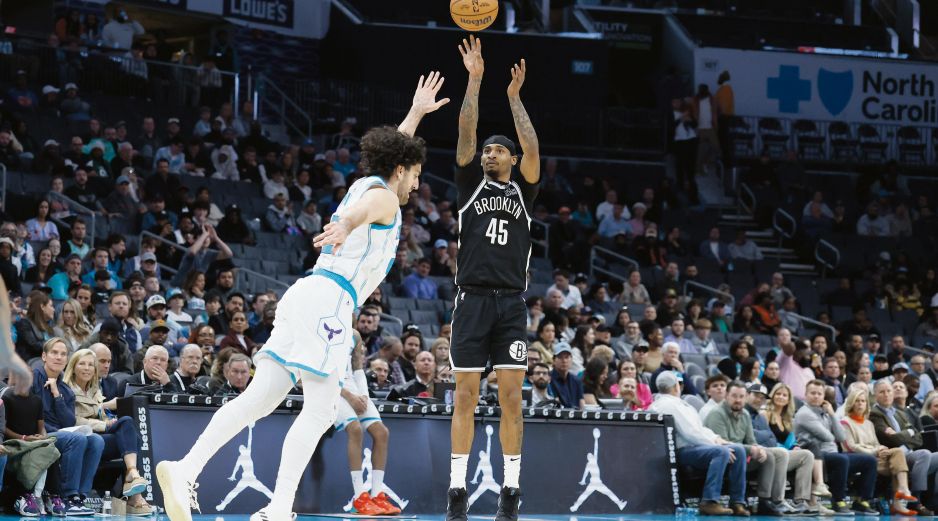 Keon Johnson (#45) fue la figura de los Nets, que aun están rezagados en la carrera por un sitio en la postemporada. AP/N. Redmon