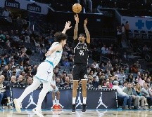 Keon Johnson (#45) fue la figura de los Nets, que aun están rezagados en la carrera por un sitio en la postemporada. AP/N. Redmon