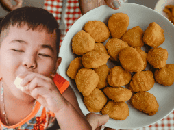 Este caso subraya la necesidad de educar a las familias sobre la importancia de una buena alimentación desde los primeros años de vida.  UNSPLASH/Tyson CANVA