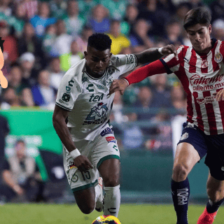 Chivas: Revelan audios del VAR en gol anulado contra León
