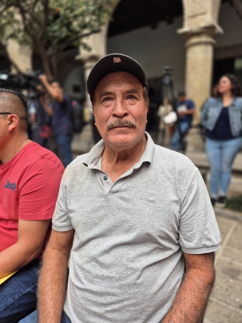 Gustavo Chávez, habitante de Arenales Tapatíos, también recibió la escritura de su casa. EL INFORMADOR/ C. Martínez.