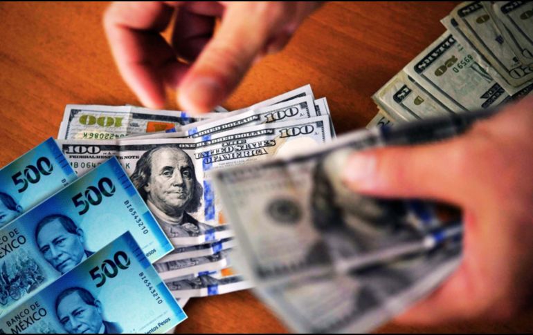 El tipo de cambio esta mañana es de 20.74 pesos por dólar (Ciudad de México, 06:26 horas), lo que significa una apreciación de 0.09 por ciento. AFP / ARCHIVO