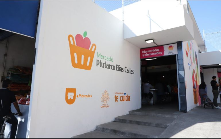 Verónica Delgadillo recorrió el mercado y exhortó a los locatarios y vecinos a cuidar el establecimiento y a mantenerlo limpio y en buen estado. CORTESÍA.