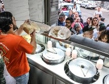 Olivia Estrada, una de las encargadas del establecimiento, señaló que desde finales de noviembre comienza la venta y pedidos de tamales. EL INFORMADOR/A.NAVARRO