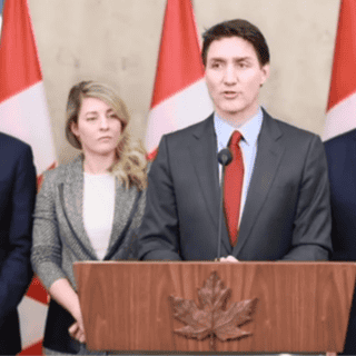 Canadá responde a aranceles de Trump con represalias comerciales del 25%