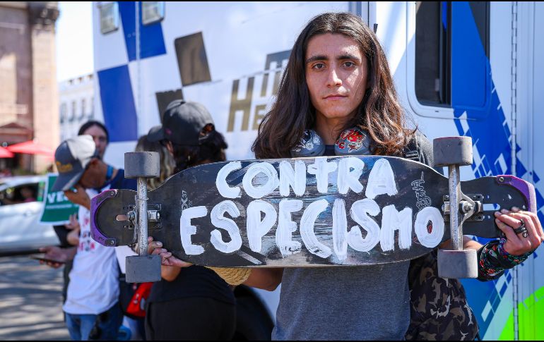 Los manifestantes se reunieron frente al Palacio de Gobierno. EL INFORMADOR / H. FIGUEROA