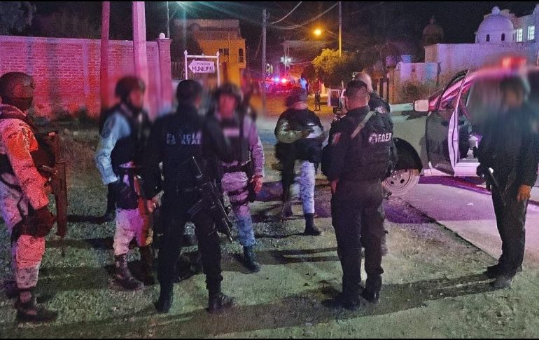 Aunque los agentes intentaron repeler la agresión, al menos dos policías municipales resultaron heridos, además de la mujer elemento quien perdió la vida tras el ataque. ESPECIAL