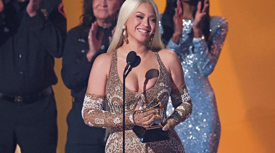 En la edición 67 de los Premios Grammy, la cantante obtuvo el mayor galardón de la noche: Álbum del año, que se le había negado en cuatro ediciones anteriores en las que estuvo nominada en la misma categoría. AFP