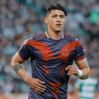Alan Pulido realizó el viaje a República Dominicana para enfrentar al Cibao